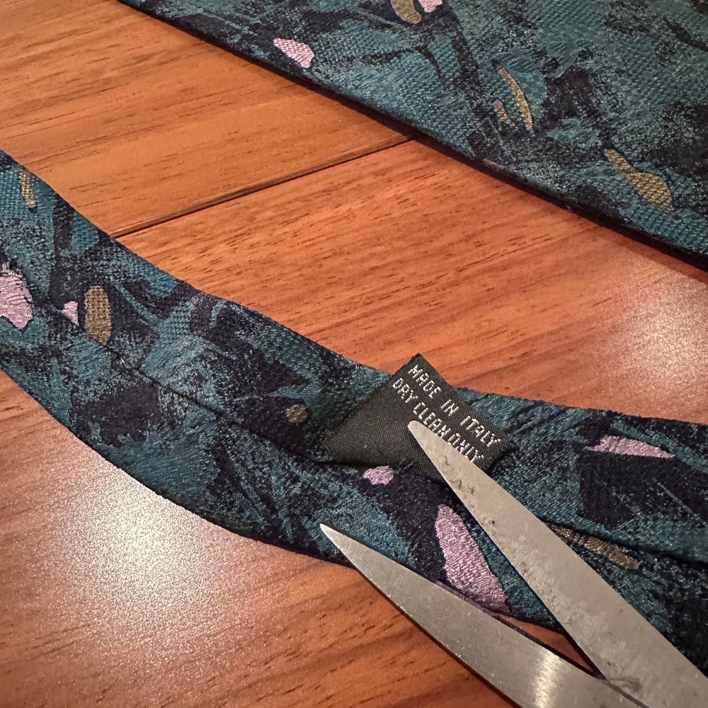 Canali Dark Teal, Black, and Grayish Pink Patterned Tie 100% Silk Made in Italy - Picture 8 of 8